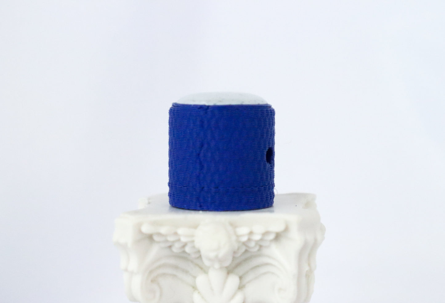 DOMED KNOB W/KNURLING & SET SCREW 6MM - WHITE MARBLE / CARBON FIBER BLUE