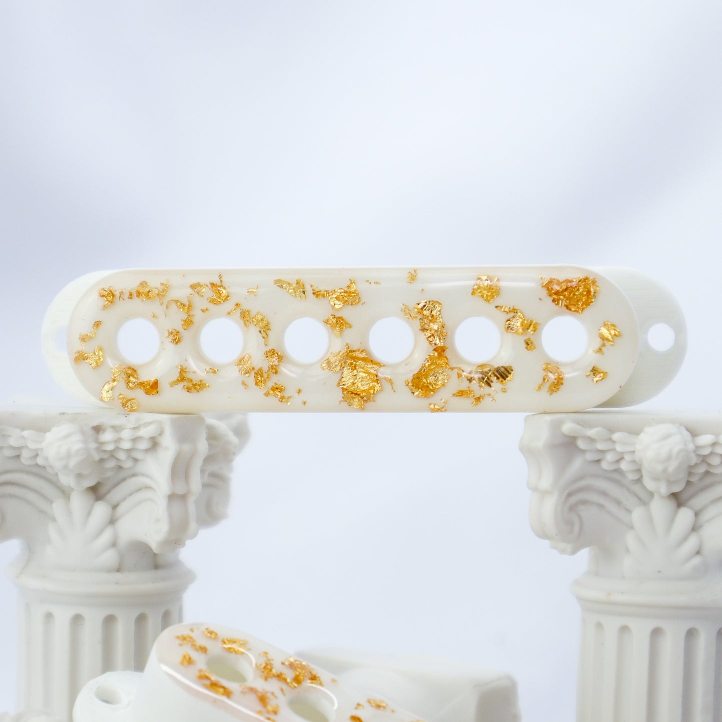 1 OF 1 CUSTOM SINGLE COIL 52MM PICKUP COVER FOR STRAT -  WHITE/GOLD FLAKE RESIN TOP (SET OF 3)