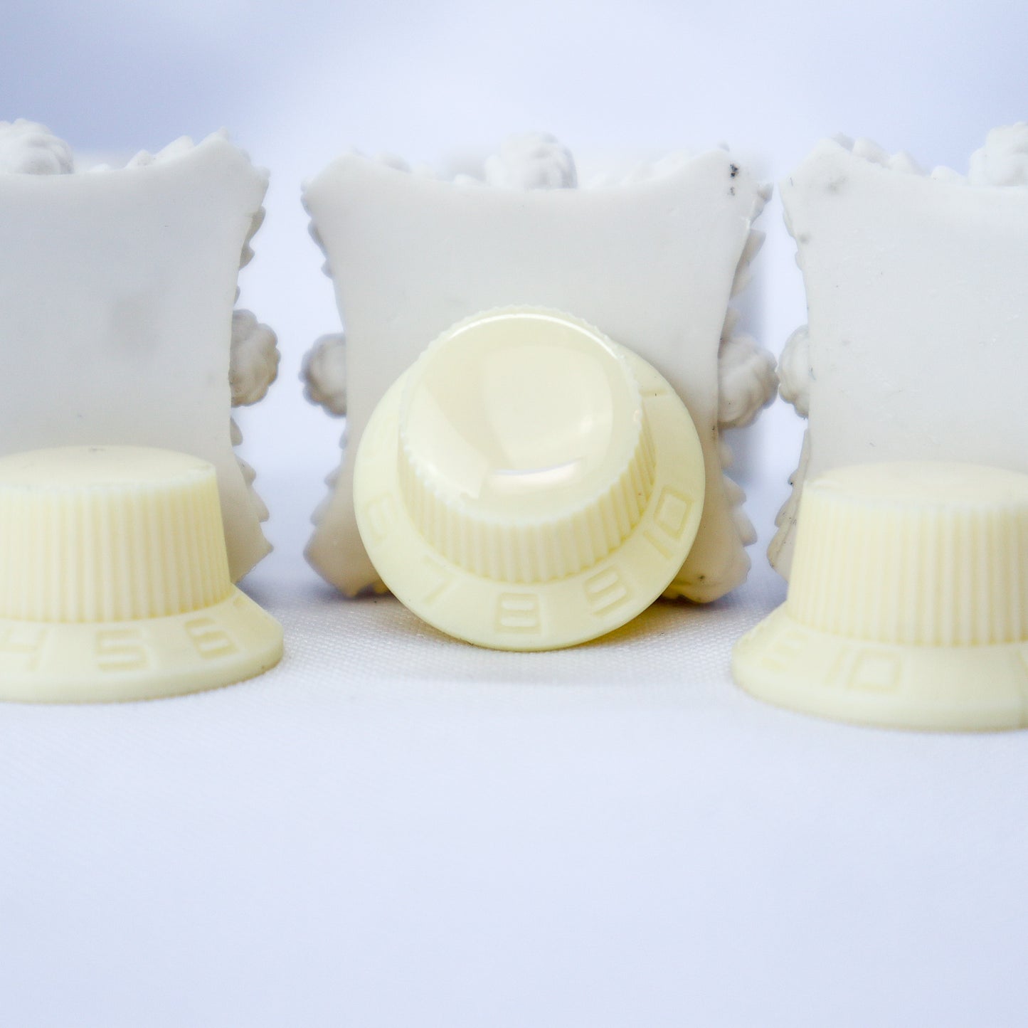 CUSTOM S-STYLE KNOB 3 PIECE SET - CLASSIC CREAM RE-IMAGINED (SET OF 3)